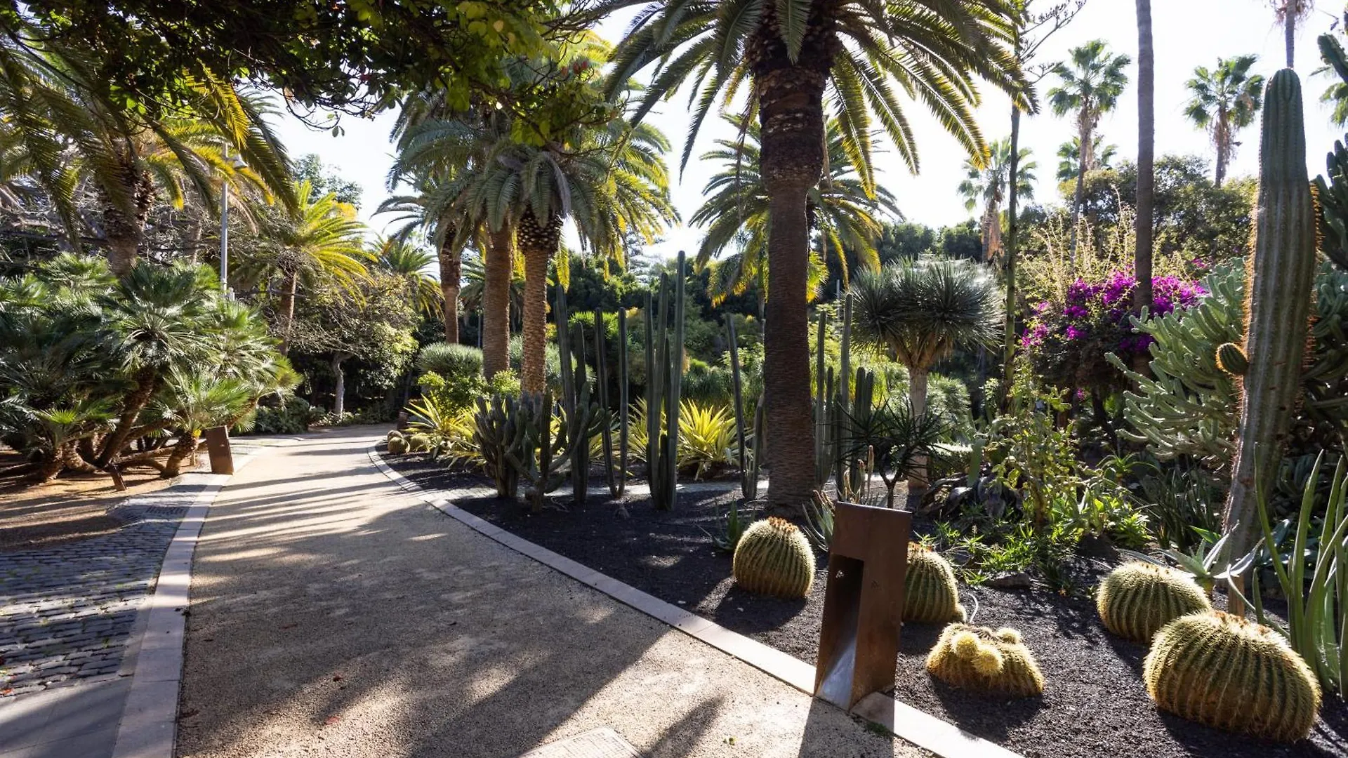 Home2Book Spacious & Modern Escape In Santa Cruz Apartment