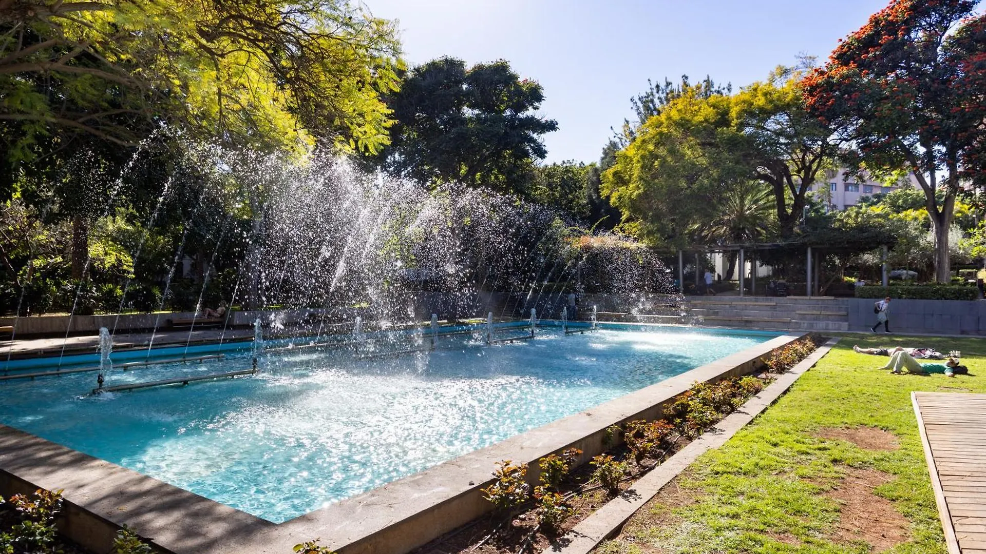 Home2Book Spacious & Modern Escape In Santa Cruz Spain