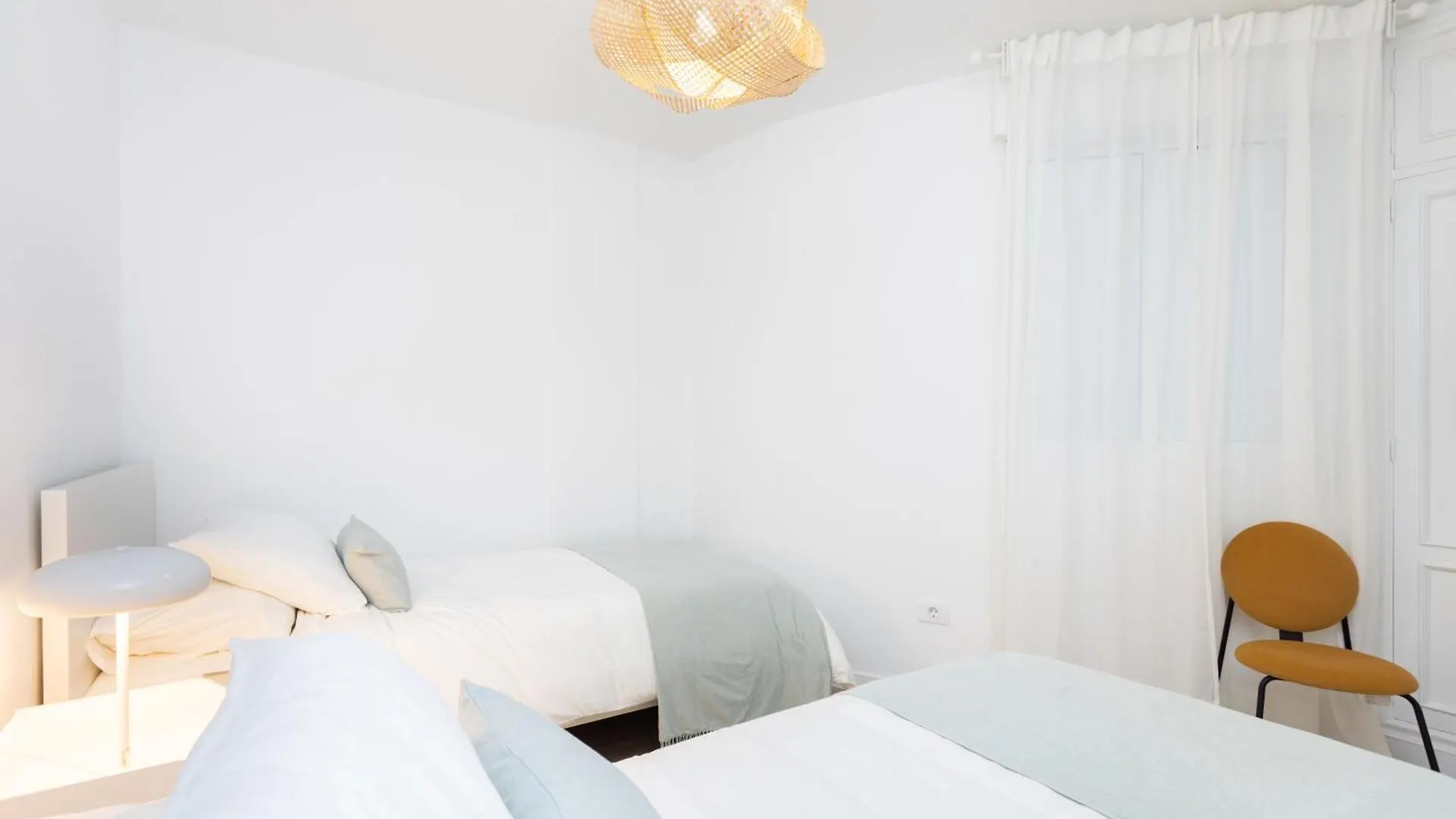 Home2Book Spacious & Modern Escape In Santa Cruz