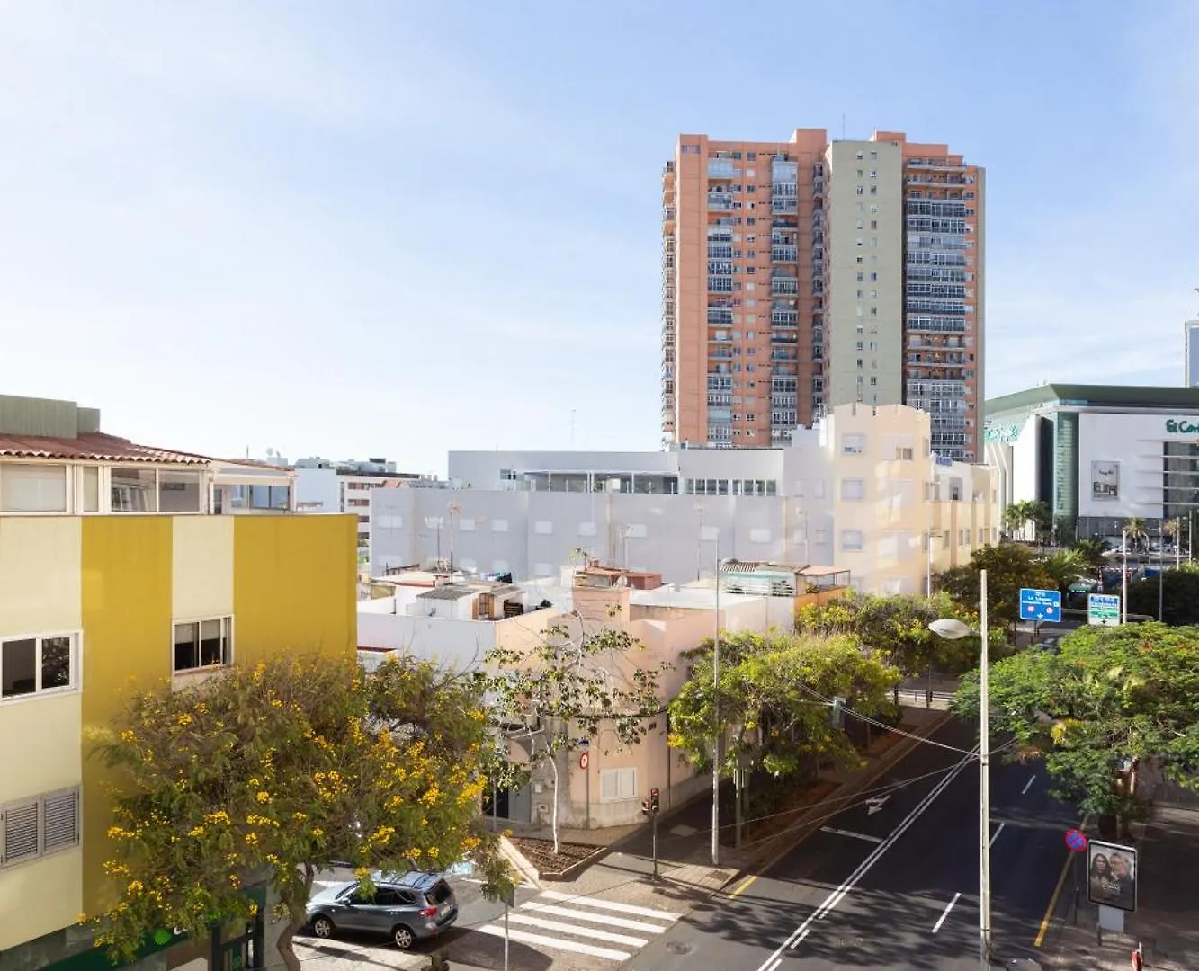 Apartment Home2Book Spacious & Modern Escape In Santa Cruz